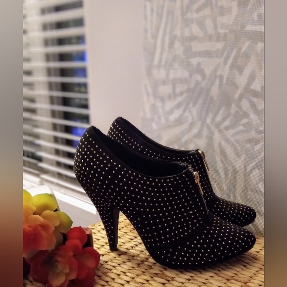 Olivia Miller Vesey Bootie - Picture 2 of 2